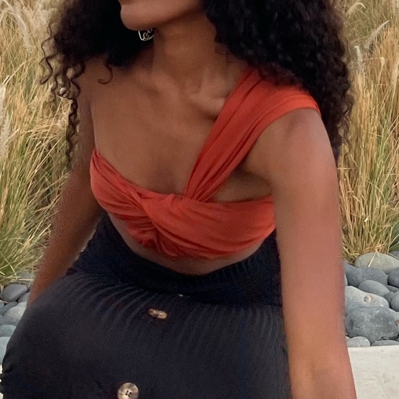 PrettyLittleThing Burgundy Padded One Shoulder Top - Picture 3 of 6